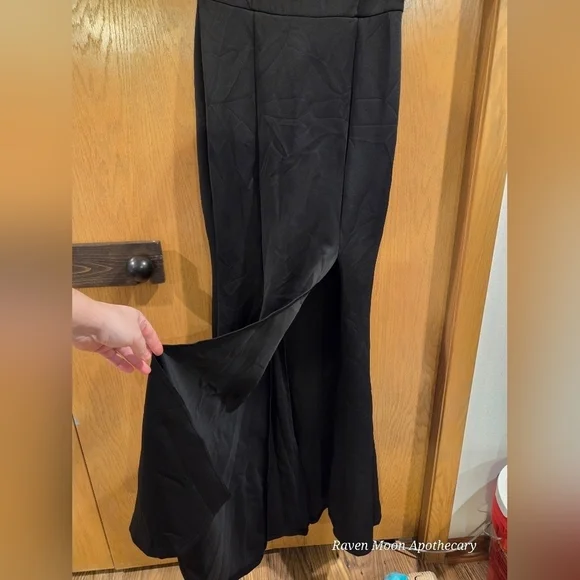 Elegant Black Women's Dress - Picture 5 of 12